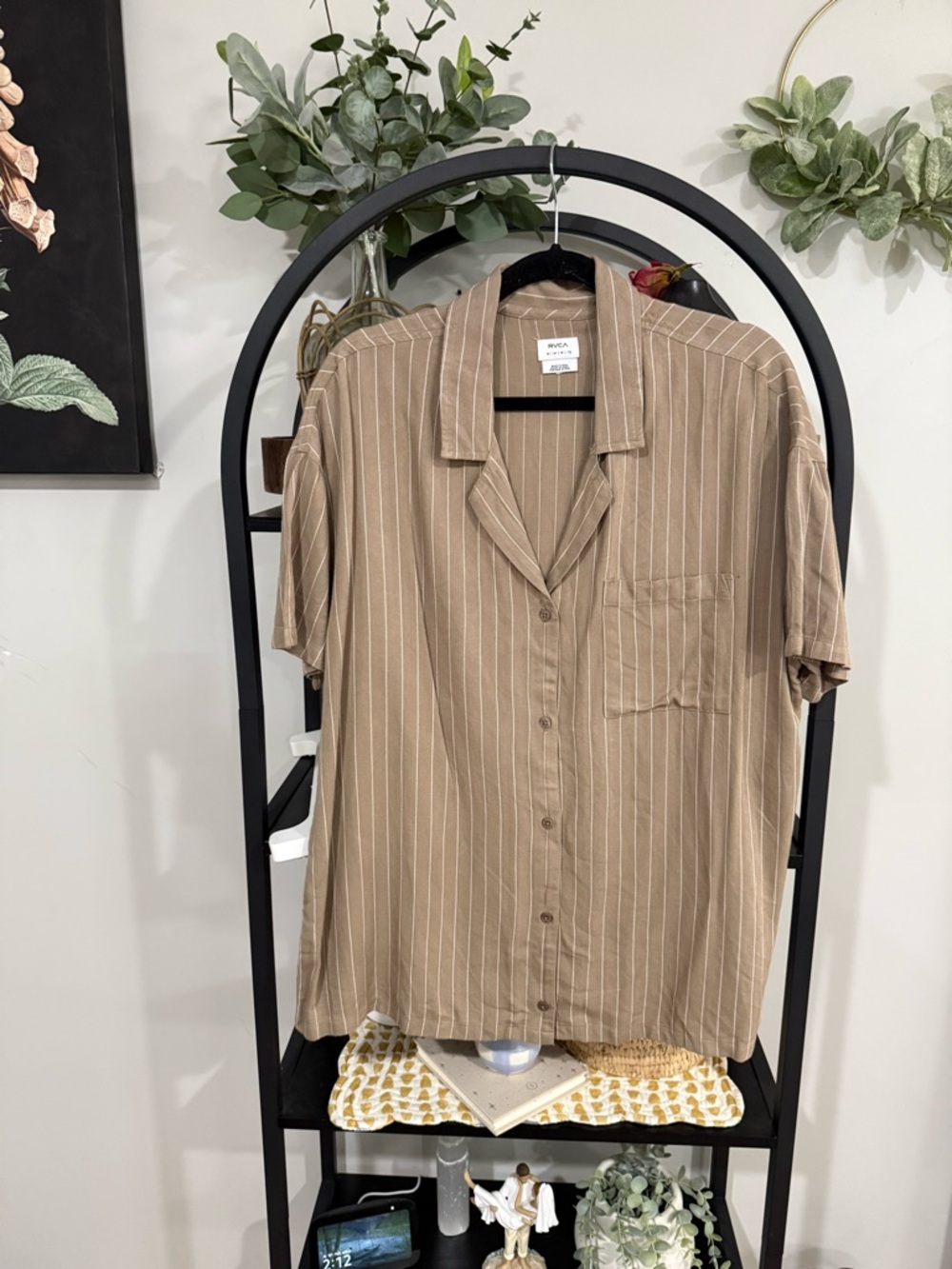 RVCA Beige Pinstripe Button-Up Shirt – Relaxed Camp Collar Top size medium